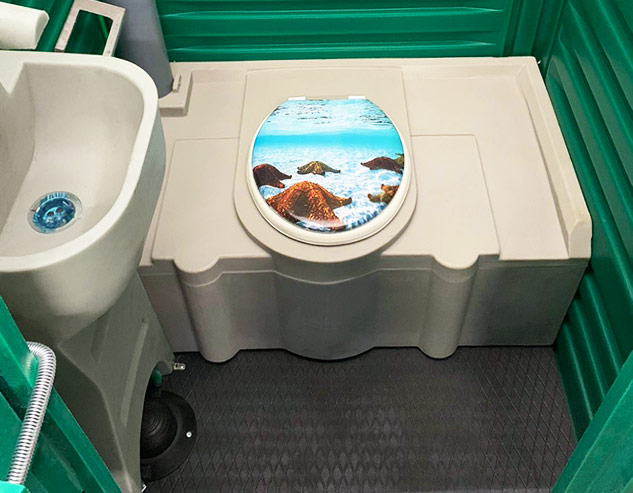 Пластиковый цельнолитой поддон туалетной кабины «Люкс».